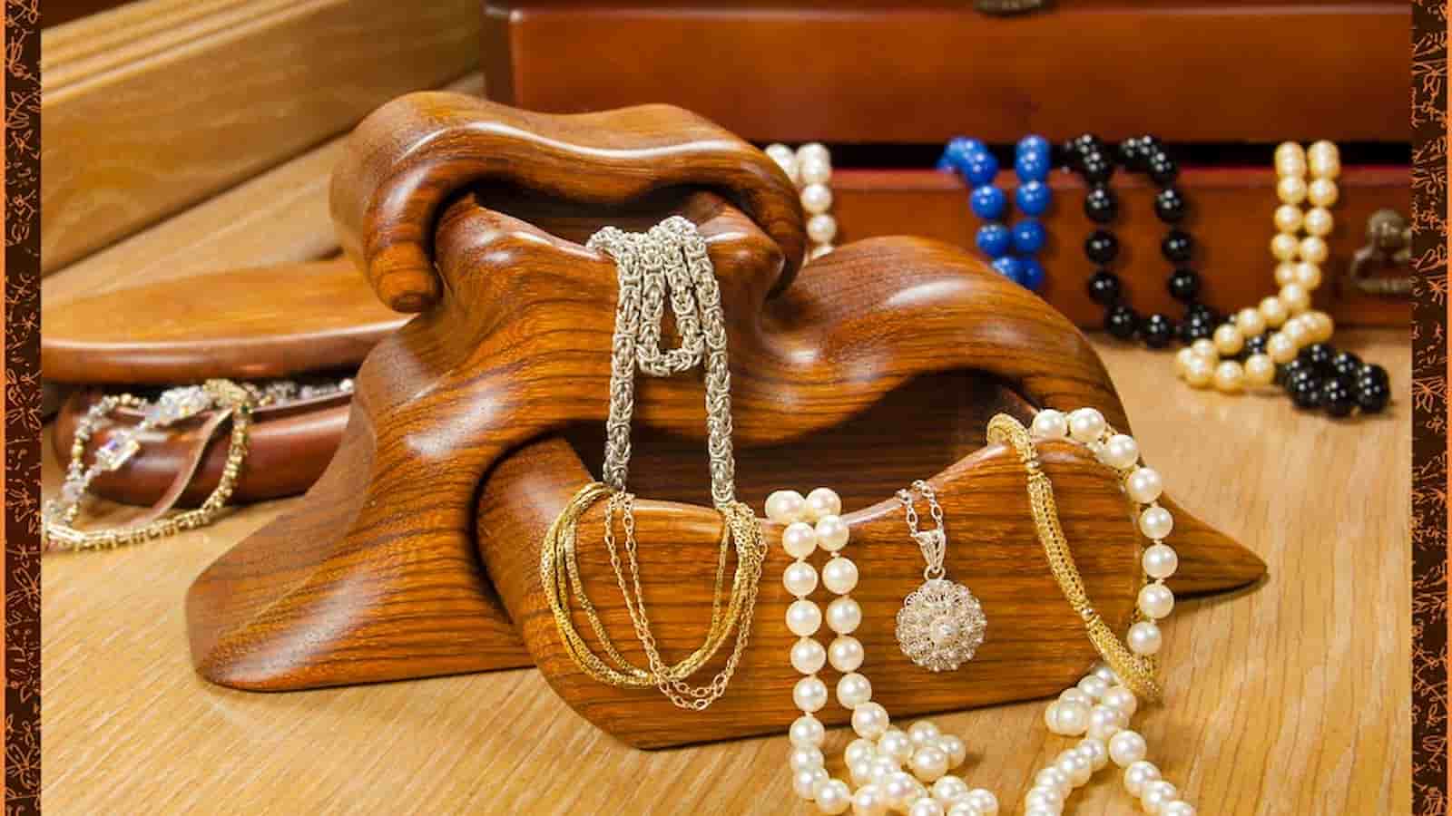 اصول نگهداری از طلا و جواهرات؛ چگونه درخشندگی آن‌ها را حفظ کنیم؟